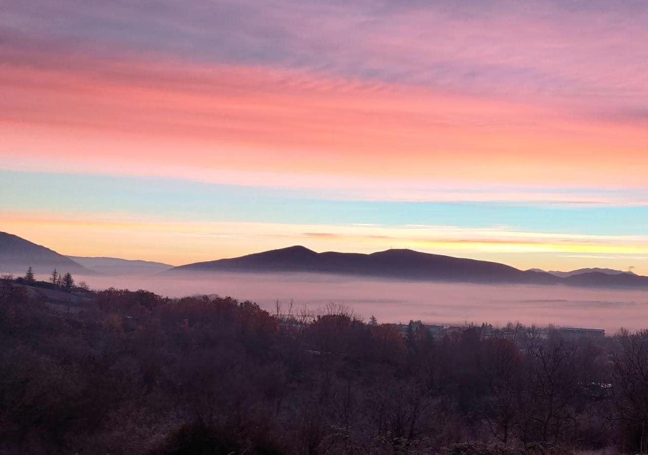 "Il Casaletto" Agriturismo Moderno, Vista Panoramica E Cibo Spettacolare- Scurcola Marsicana Villa Buitenkant foto